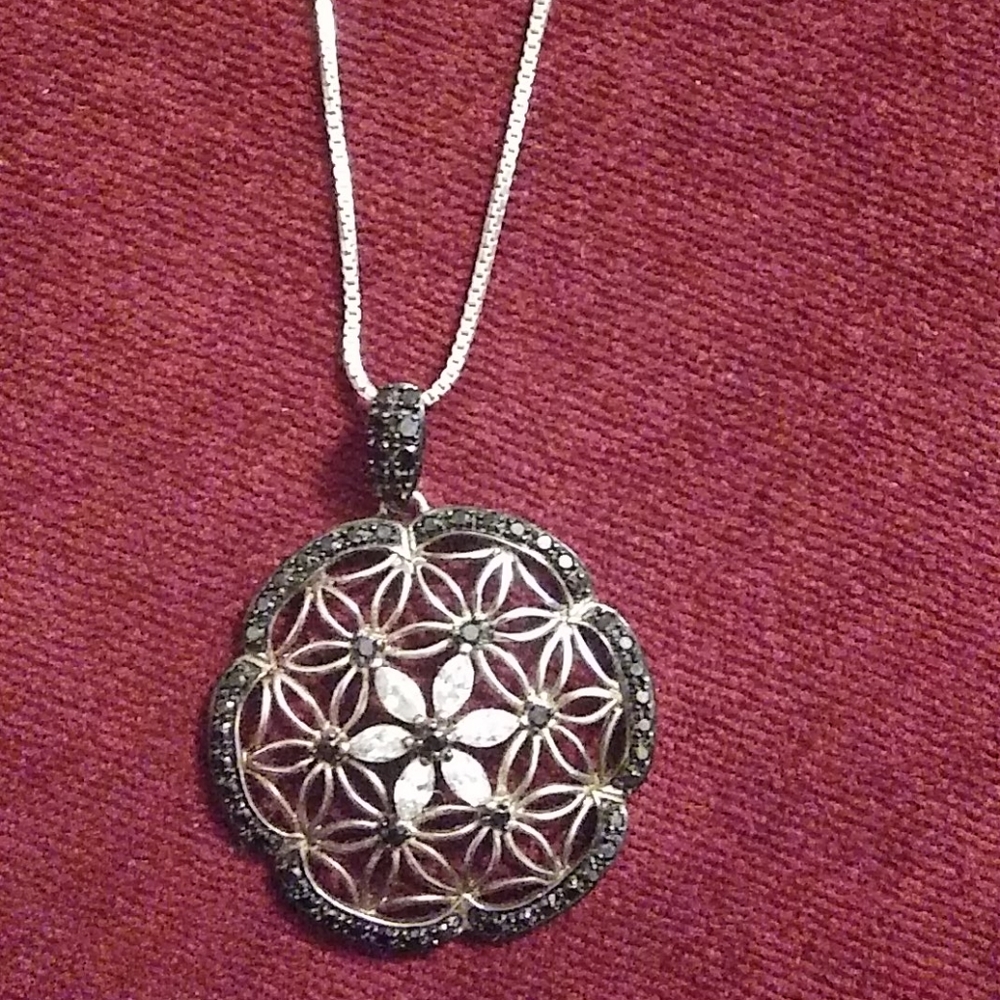 Pendant - Picture 3 of 3